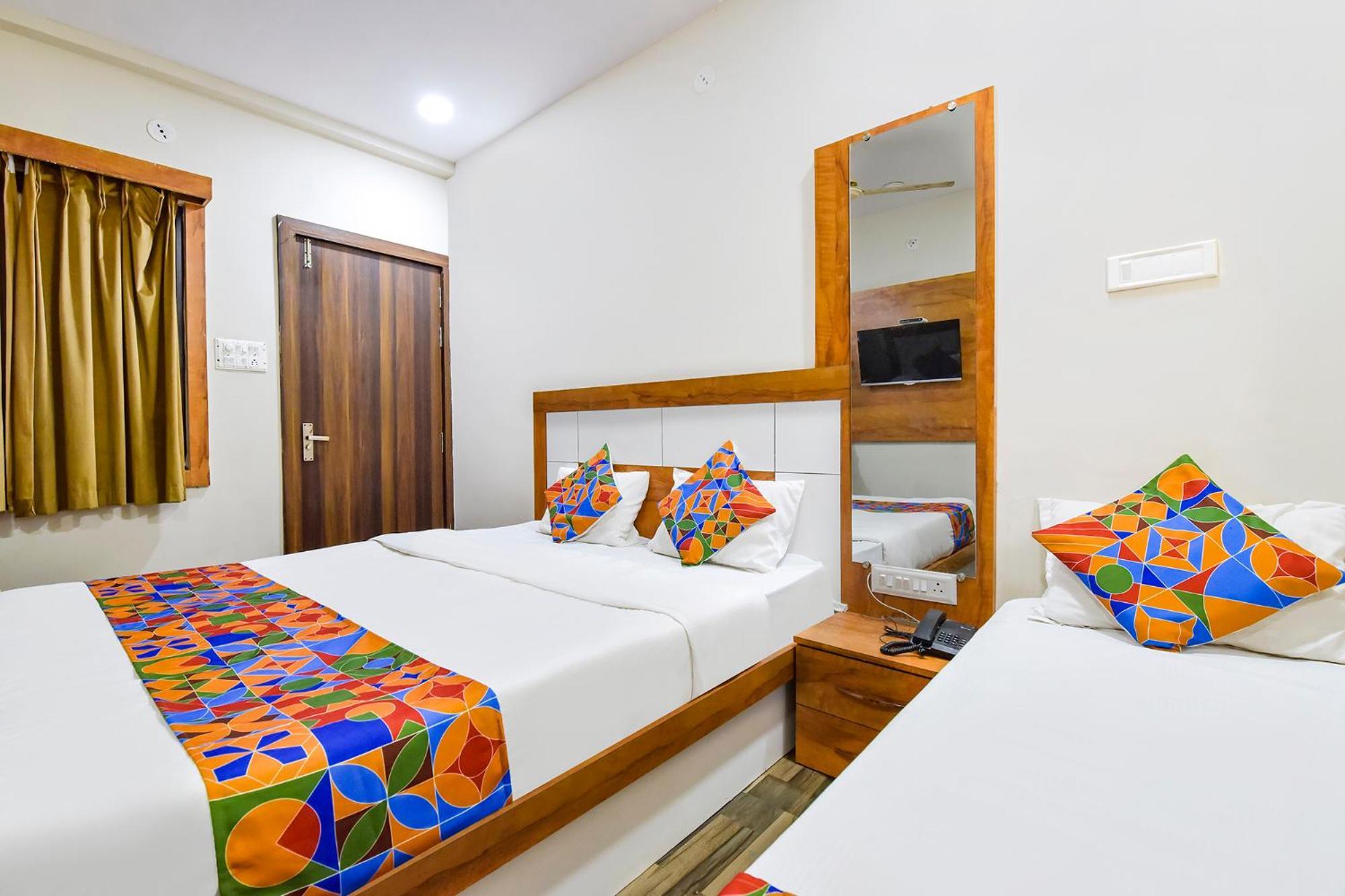 Fabexpress Nishesh Tower Hotell Ujjain Eksteriør bilde
