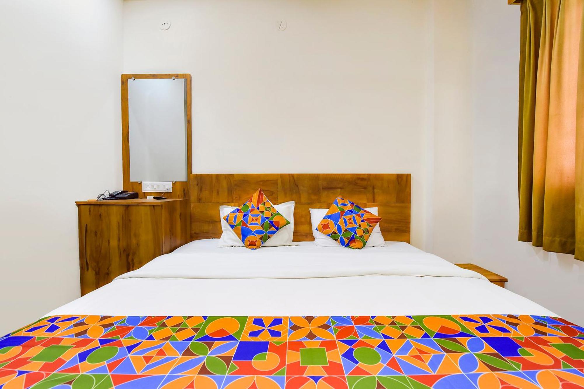Fabexpress Nishesh Tower Hotell Ujjain Eksteriør bilde