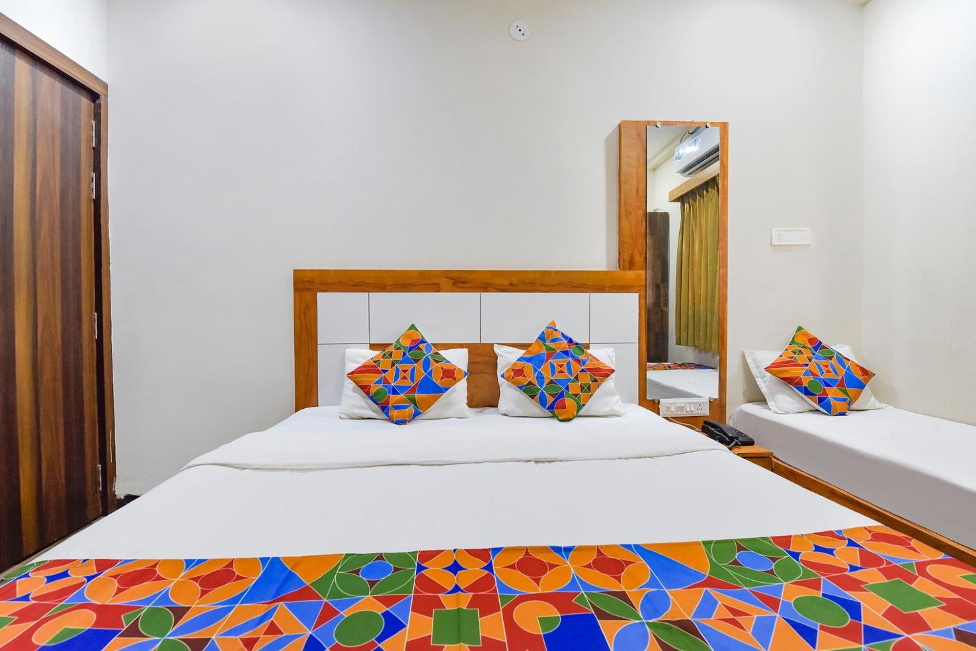 Fabexpress Nishesh Tower Hotell Ujjain Eksteriør bilde