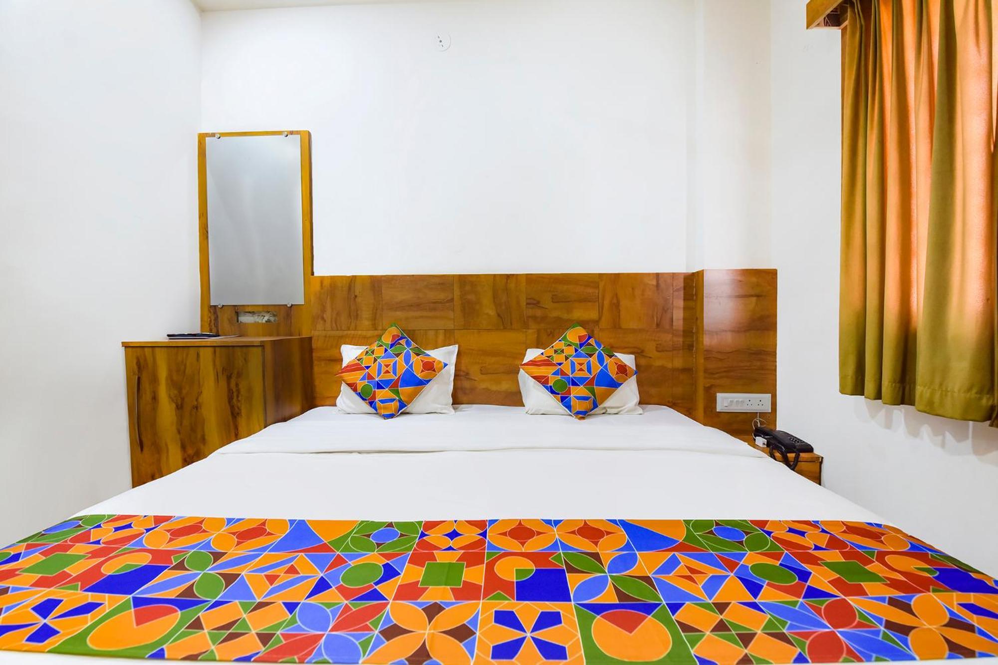 Fabexpress Nishesh Tower Hotell Ujjain Eksteriør bilde