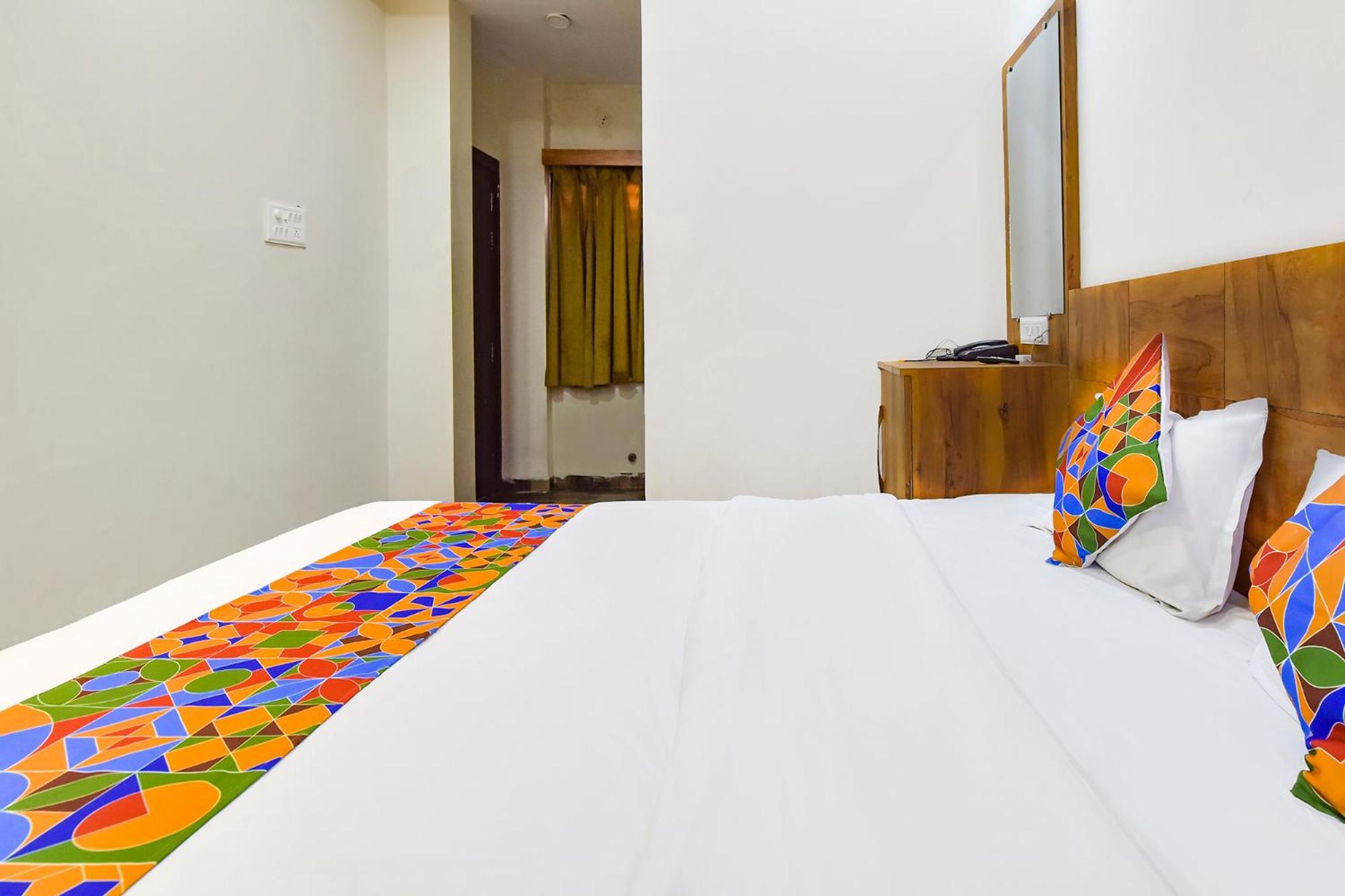 Fabexpress Nishesh Tower Hotell Ujjain Eksteriør bilde
