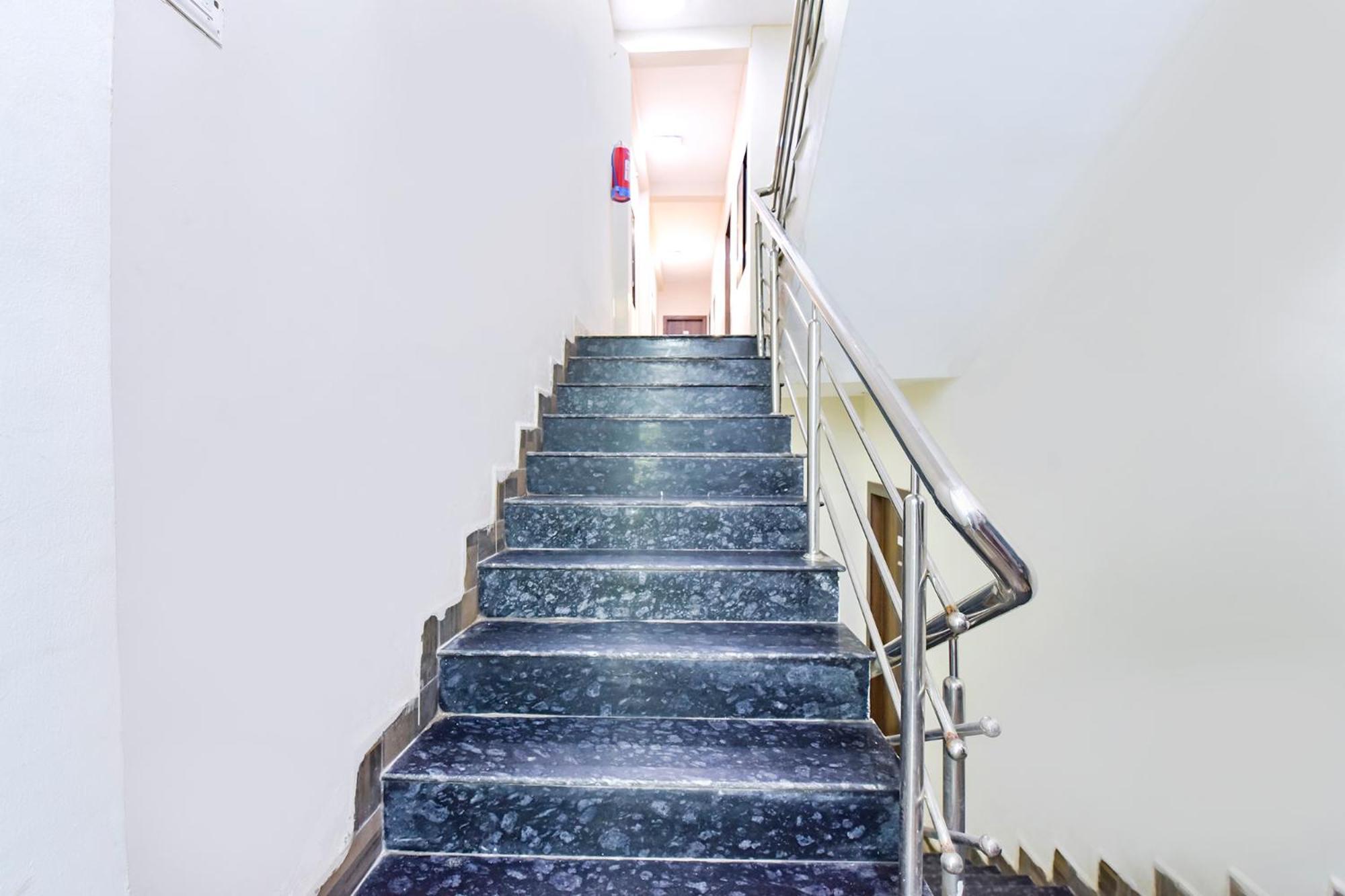 Fabexpress Nishesh Tower Hotell Ujjain Eksteriør bilde