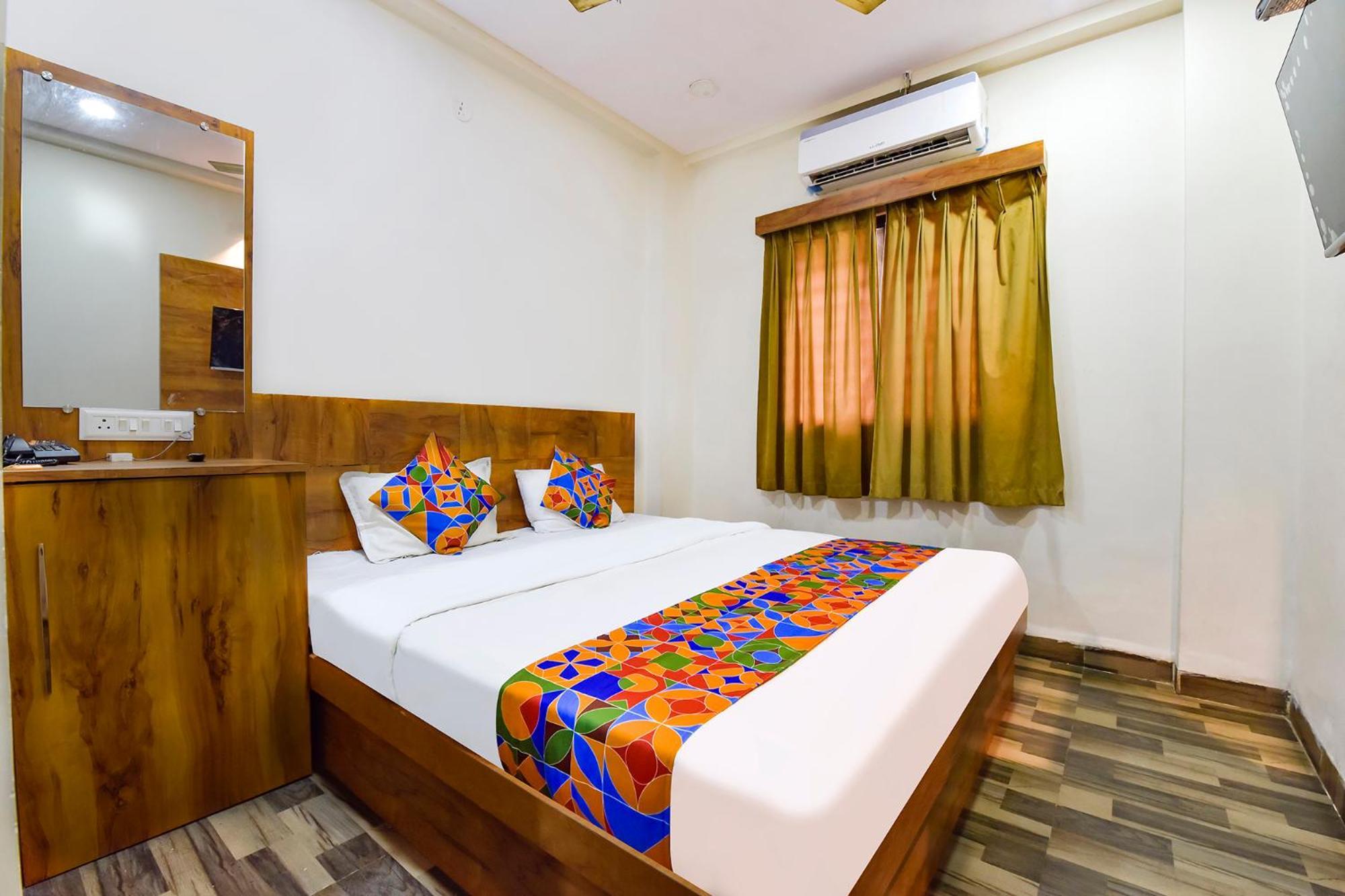 Fabexpress Nishesh Tower Hotell Ujjain Eksteriør bilde
