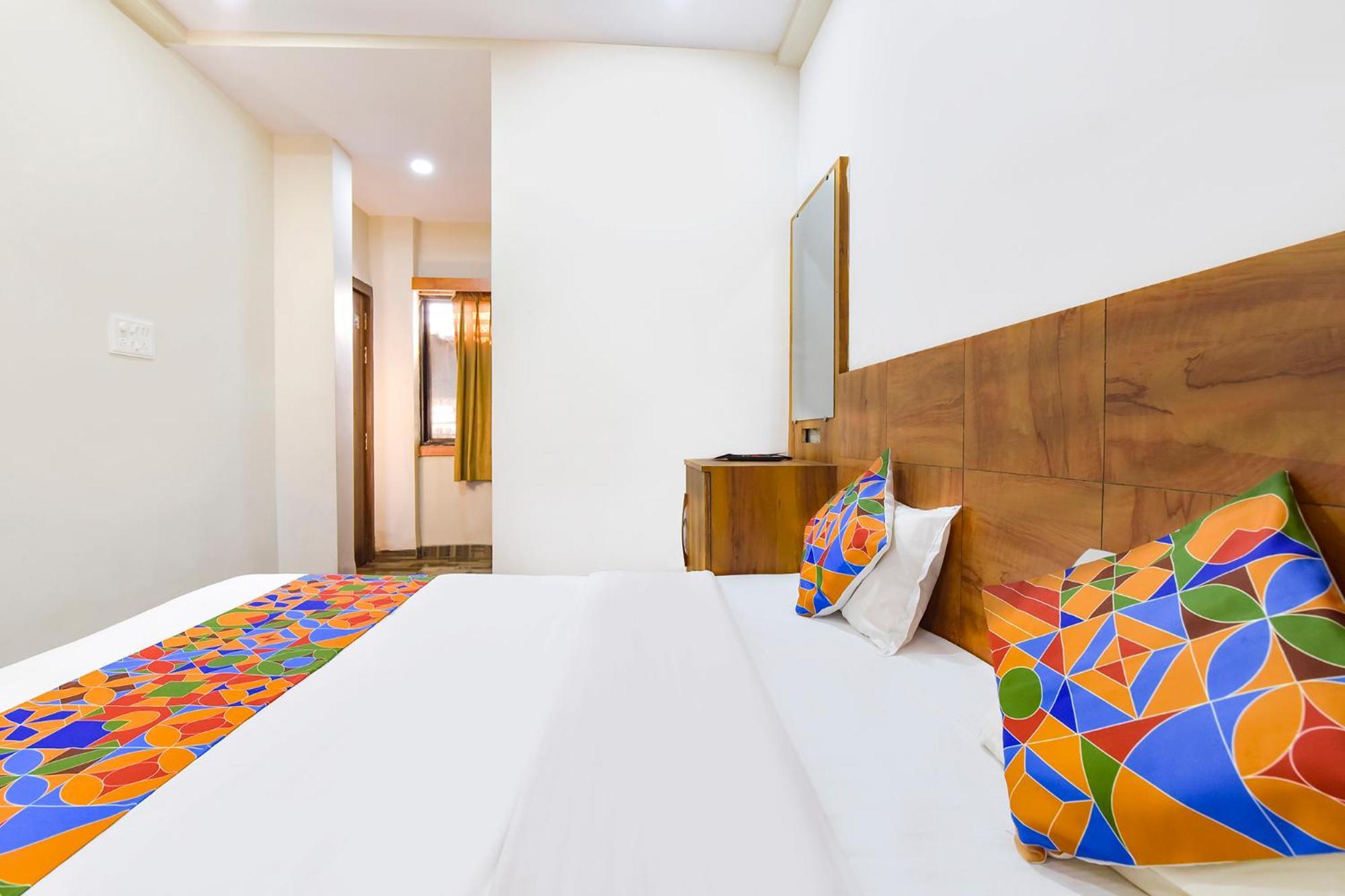 Fabexpress Nishesh Tower Hotell Ujjain Eksteriør bilde